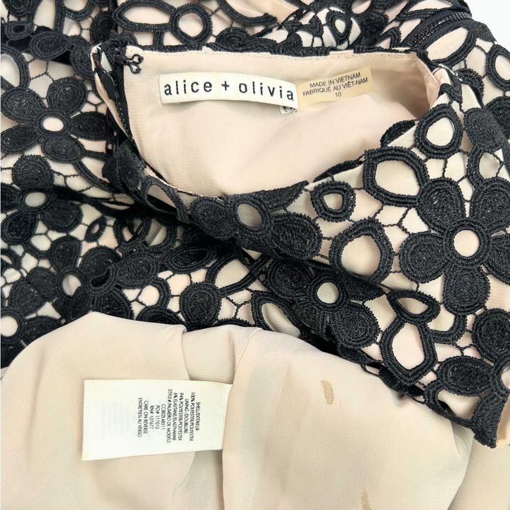 ALICE + OLIVIA Clyde Black Daisy Floral Crochet Open Knit Mini Shift Dress 10 - Picture 11 of 11